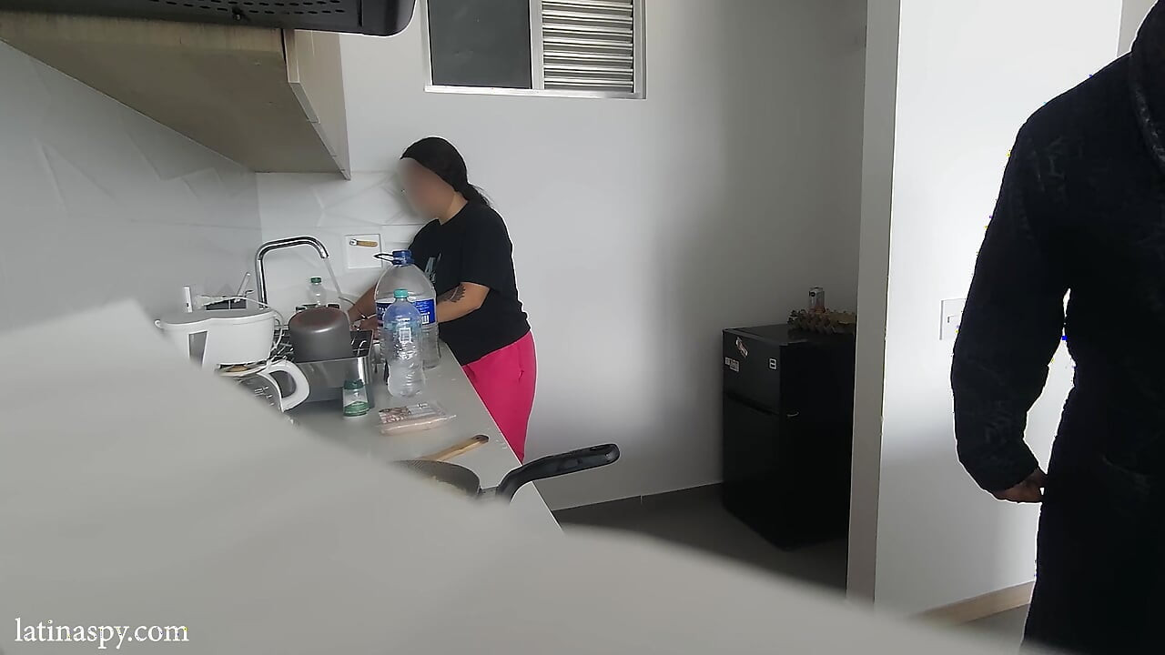 Κουζίνα με λατινικά βυζιά μέρος 2
