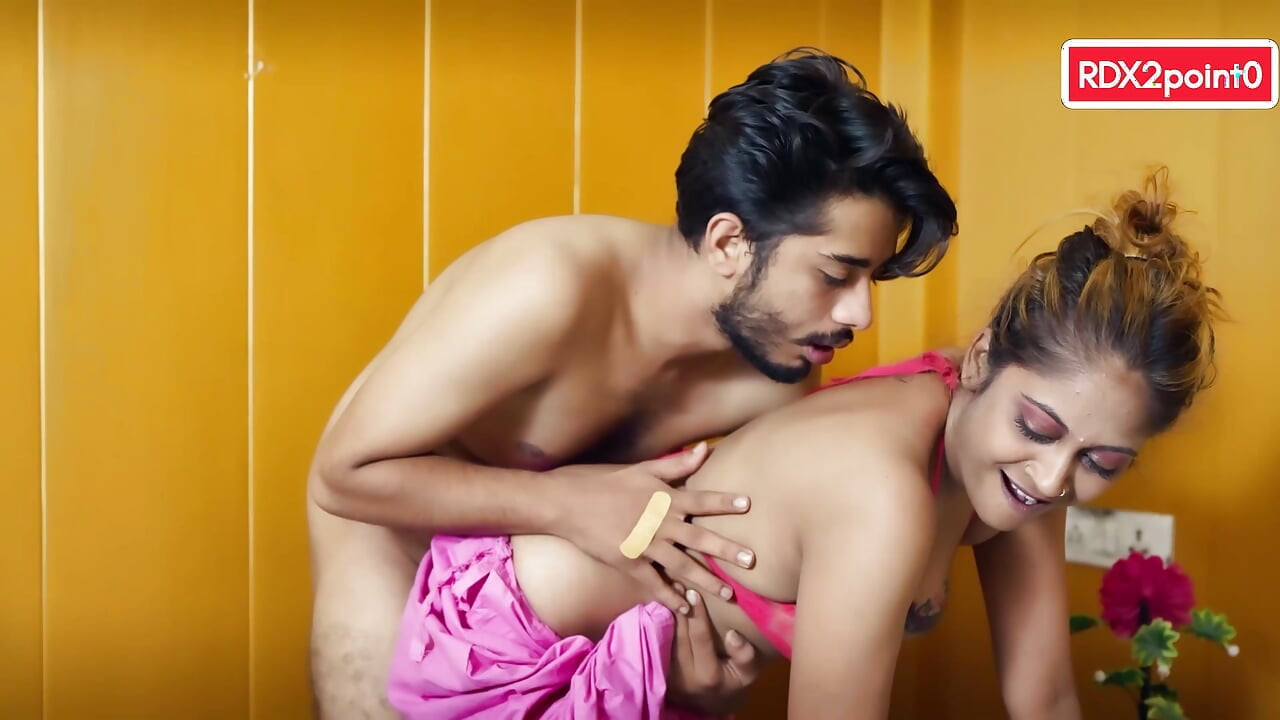 Neighbor calls bhabhi home and has sex with her sexy bhabhi Hard Fucking With Hindi Audio