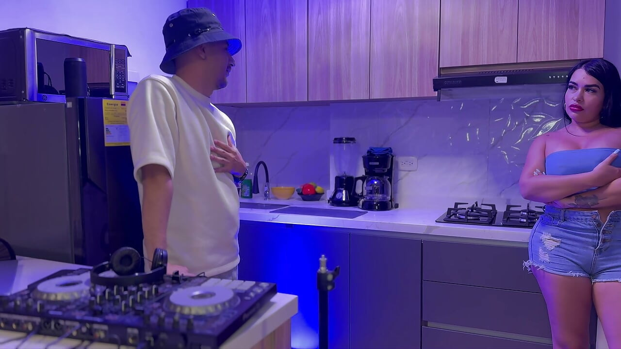MILF Rogacz jej mąż z napalonym Puverto Dj - Lalucero