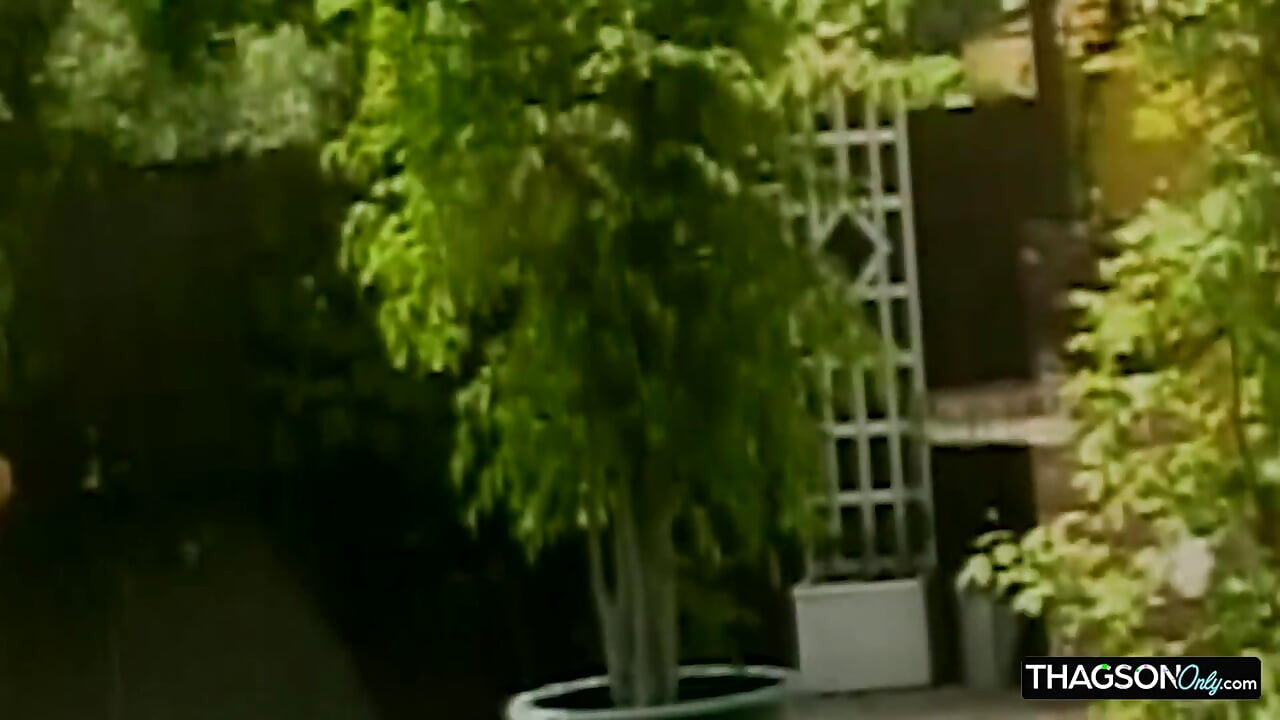 Busty Blonde Babe's Dripping Pussy Eaten Outdoors Till Squirting