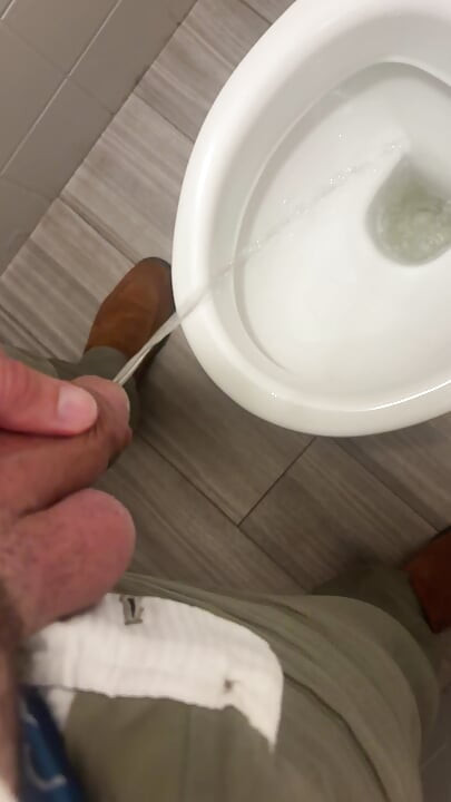 Close-Up Office Piss: Watch Me Let It Out
