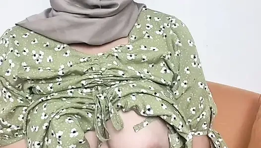 Young young mama shows off her perfect body