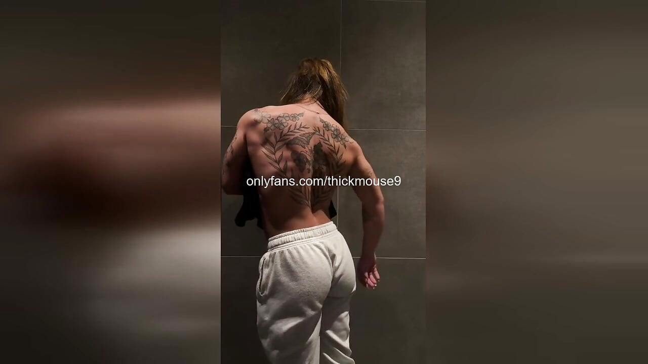 Înregistrare sexuală cu penetrare triplă făcută acasă