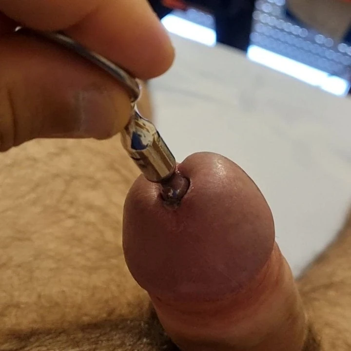 Man urethral sounding
