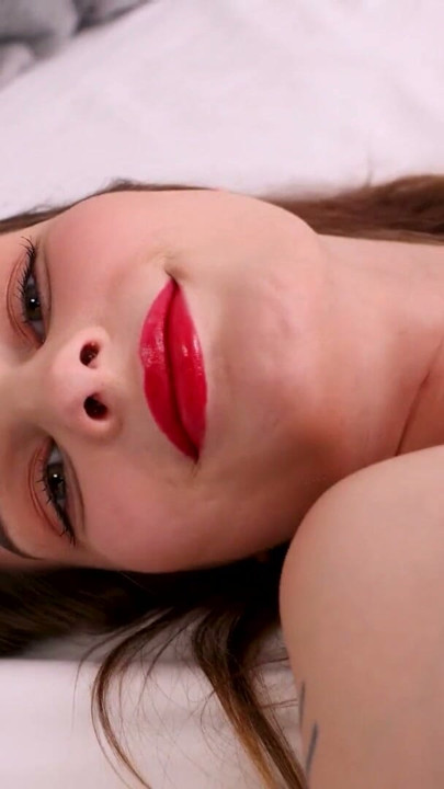 TGIRLS.XXX: Amerikan Gülümüz | Bölüm 1