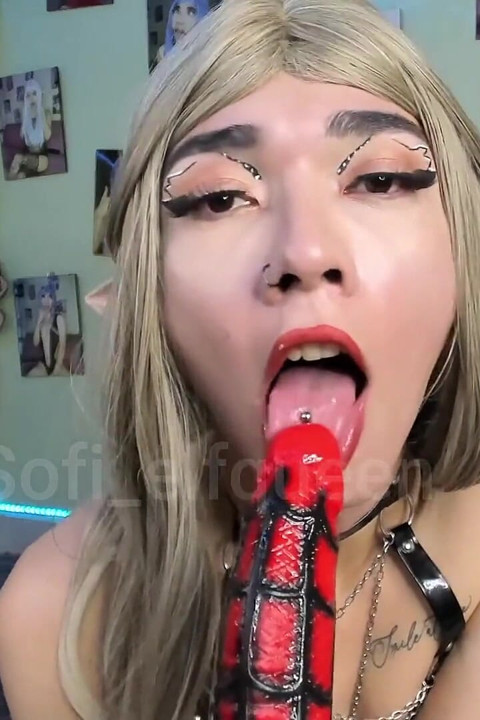 BJ submissive blonde fucking her mouth with spider dildo