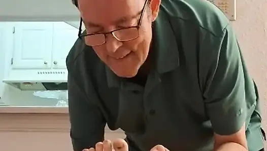 İri güzel hemşire Vicki bağlı ve ayağını gıdıklıyor bölüm 1