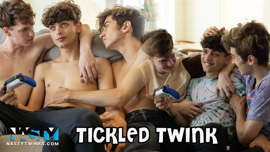 Nastytwinks - Tickled Twink - Zayne Bright no quiere renunciar al controlador, Donavin y Jayden Tickle y follar para hacerlo