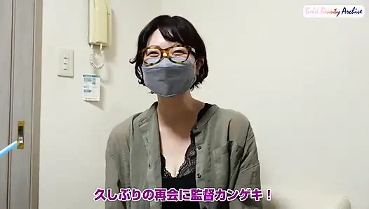 İri göğüslü evli kadın çok uzun süre sonra yoğun seks için büyük yaraklı adamla tanışıyor. Onu hızlı bir şekilde eriten derin ve edepsiz, kesintisiz ısı! 2.