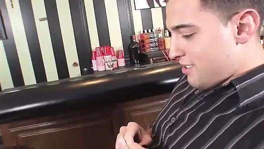 18-jähriger teenager bekommt riesigen schwanz in ihre enge muschi