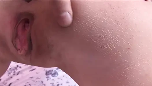 Cewek cantik rambut cokelat suka nyepong kontol
