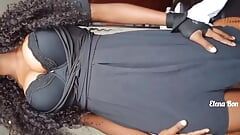 Une belle-mère noire se masturbe en pensant à la grosse bite de son beau-fils