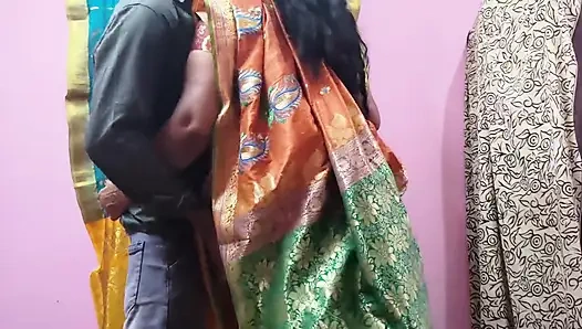 Тетя Бхавана любит меня. Я заинтересована в романтике и горячем сексе с ней