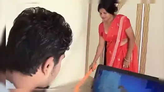 Une servante indienne sexy fait tomber son propriétaire sous son charme, servante desi