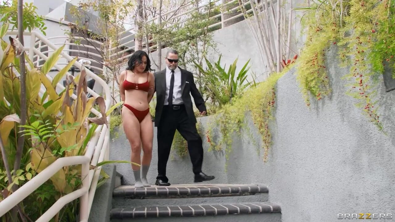 Explodindo sua segurança Jennifer White Brazzers