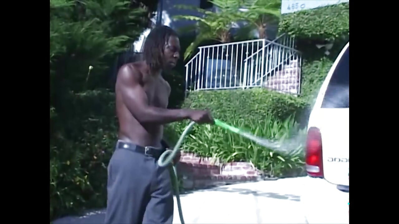 Plavuša MILF obožava veliko i crno jebanje i ronjenje u njezinu napaljenu pičku