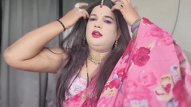 Pink Sari Laali Lal Lal Diste Mi Bhari Raja Bocha Majha Mar
