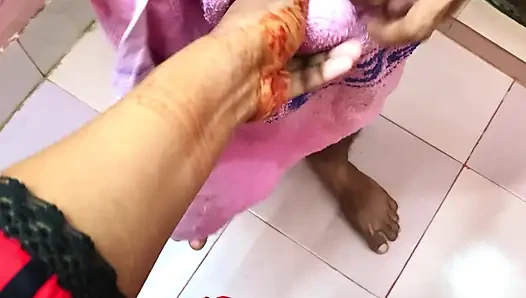 Adik tiriku tergila-gila gara-gara ngentot waktu dia ngeliat panis besarku