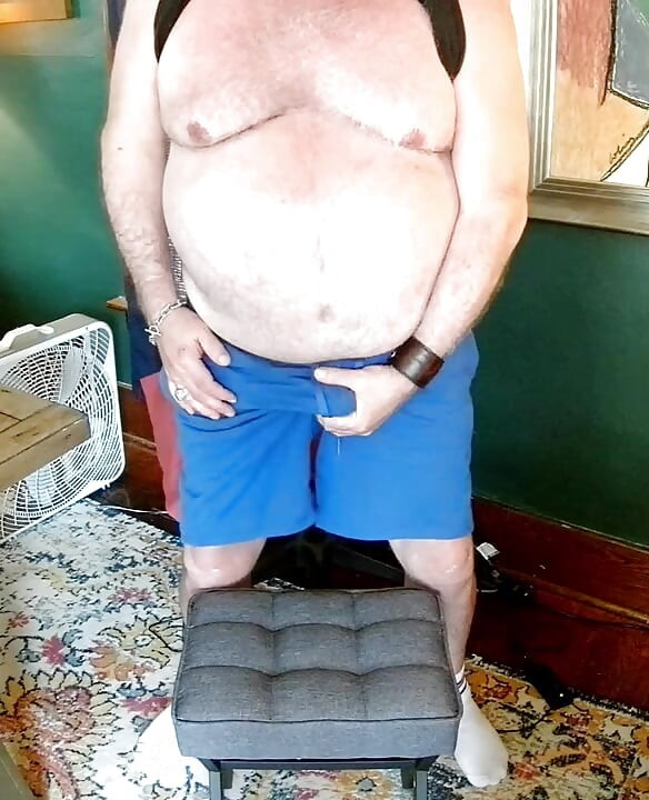 Beardaddychub Jerks off in Wrestling Jock on Webcam!