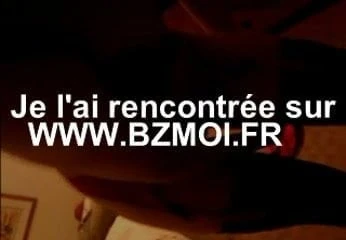 Sextape amat avec une jolie babe en lingerie