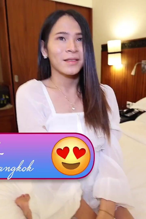 Helloladyboy - pau grande ladyboy goza duro com sortudo