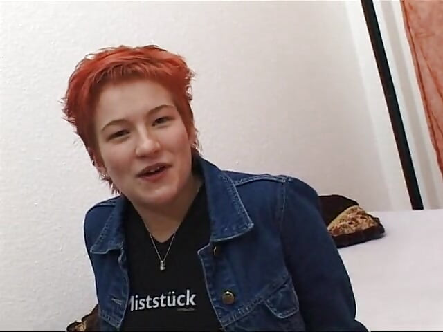 자지를 빨고 따먹히는 18세 소녀