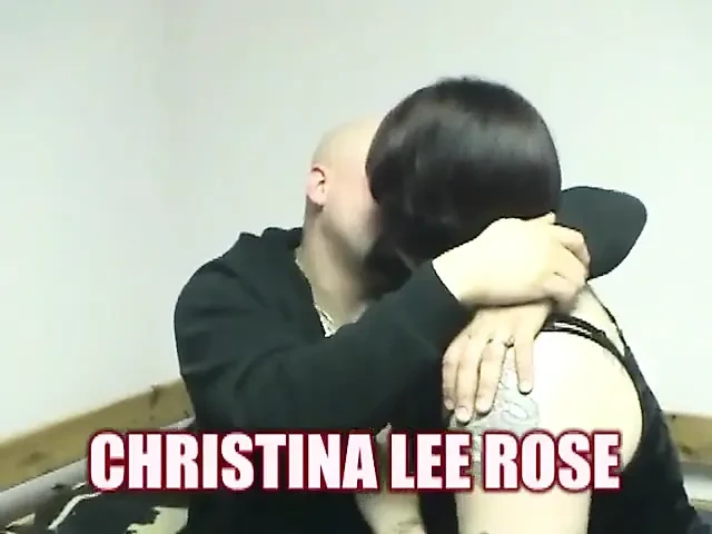 Christina的丰满阴户被干