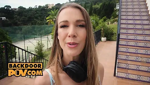 Alexis Crystal istediğin şeyleri biliyor ve anal seksle değiş tokuş yapıyor