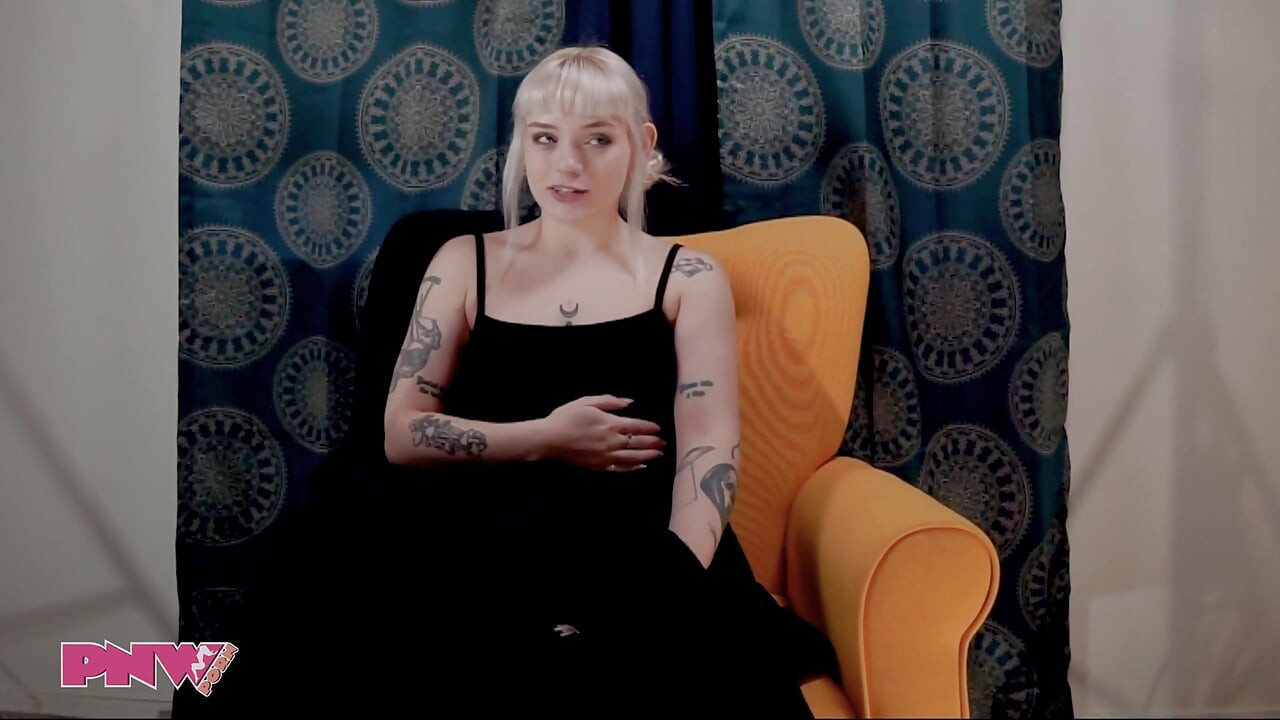 Wawancara Naomi Nash plus play solo