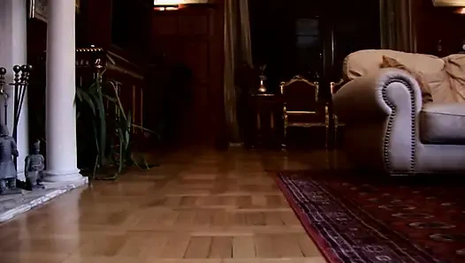 Gözlüklü sofistike genç kız arkadaşıyla sakso çektirmek için çok mutlu