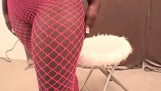 Cycata Afrykanka uwielbia jeść penisa