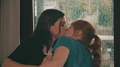 Smyslné lesbičky se navzájem potěší v deštivém dni