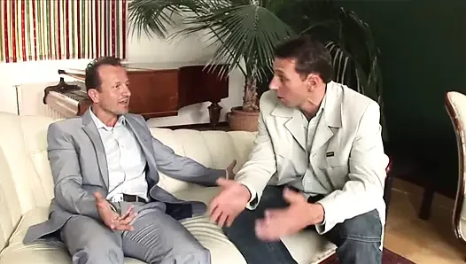 File çoraplı sarışın hatunla üçlü seks çifte penetrasyon