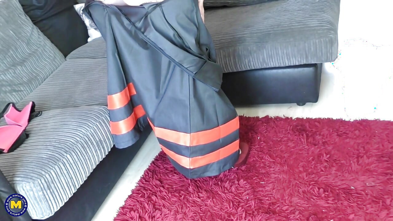Blonde Mature Lady Michelle Satisfies Her Own Sexual Needs with Her Favorite Toy!