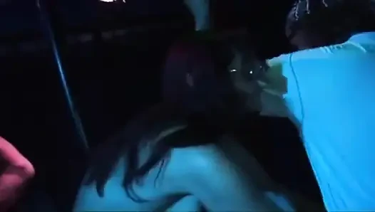 Olgun hatun vahşi grup pound'unda genişliyor
