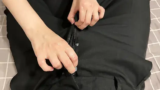 Secretary Unbuttoned Her Boss Pants and Gave Him Handjob