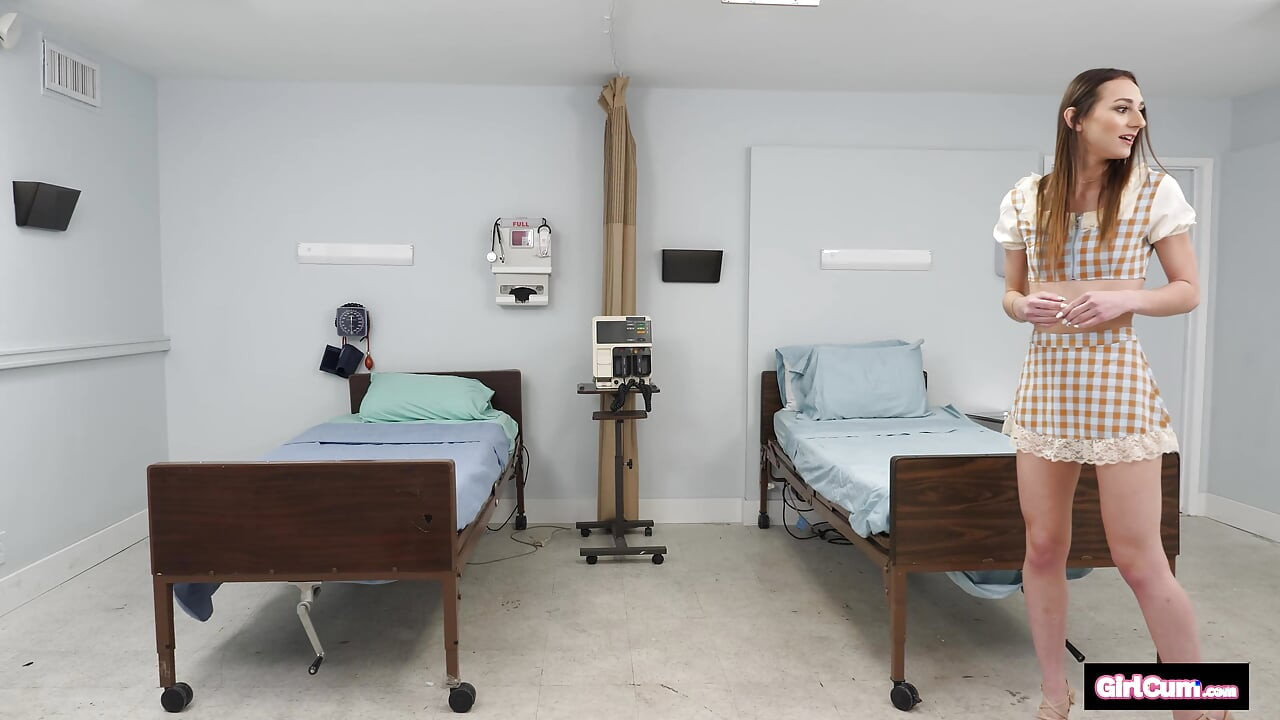 Magrinha puta de porra não pode parar de pulverizar seu médico