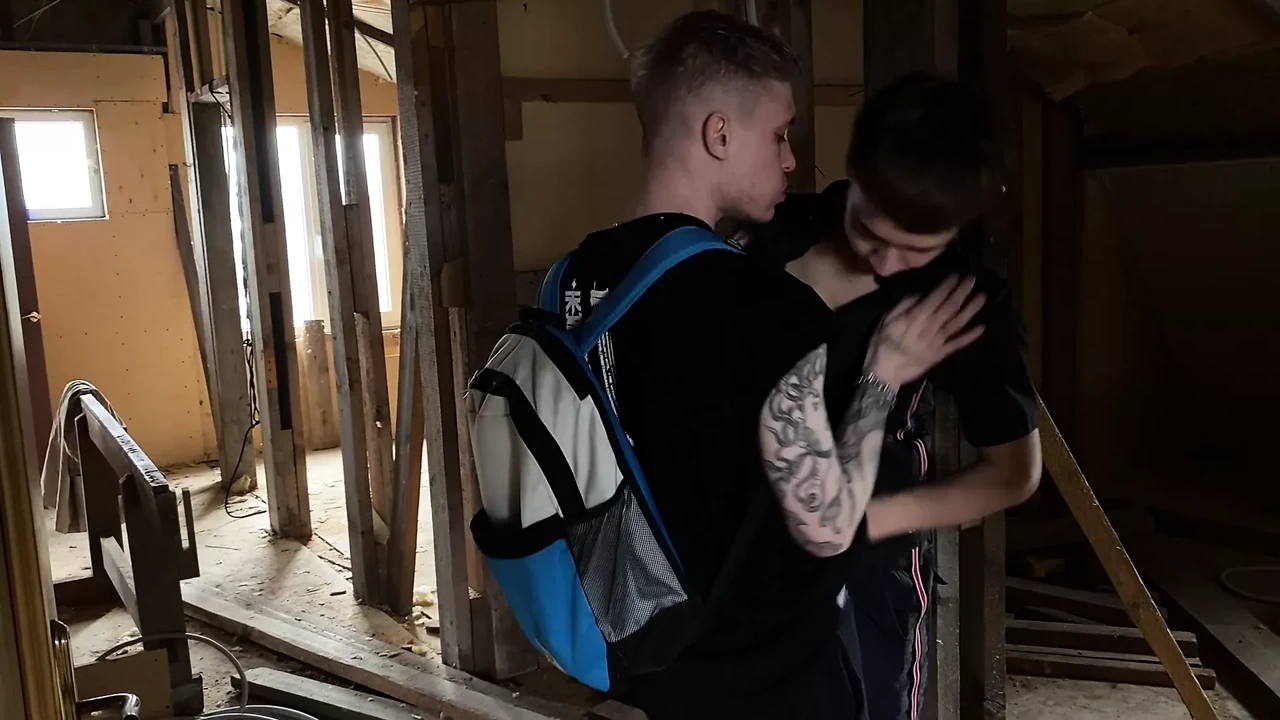 two teenagers fuck in an abandoned building