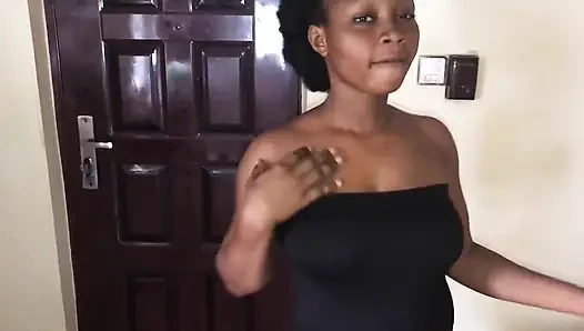 Afrikalı Kız Striptiz Yapıyor