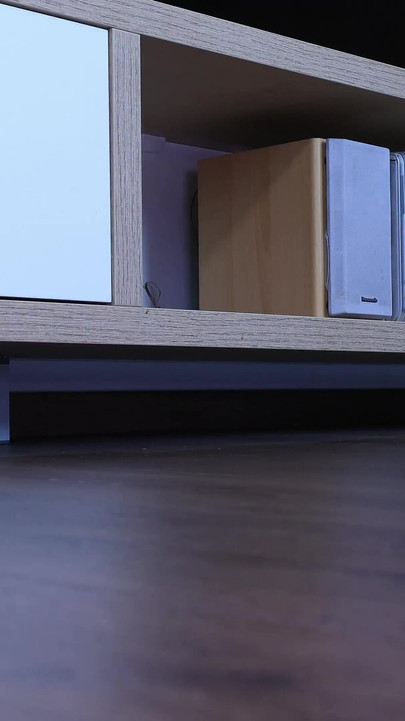 Πειράγματα φετίχ ποδιών με μακριά νύχια σε μακριά δάχτυλα των ποδιών