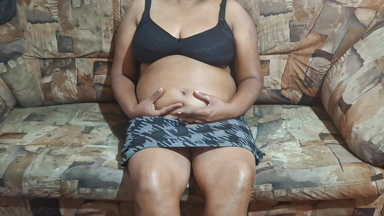 Wanita Asia berpayudara besar bernama Ember