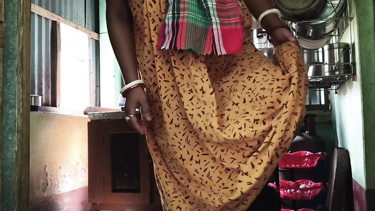 Peheli bar Bhabi ke khana pakane ki somoy pay mosti kiya