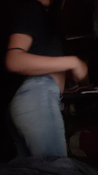 Dance in front of the TV hahahahahaha let's see if he likes them