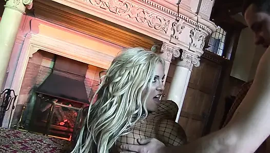 Blonde MILF hoe lifts her legs up for big dick