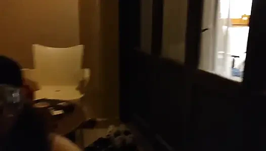 Рискованный минет в египетском отеле Balkony и душ после спермы в рот