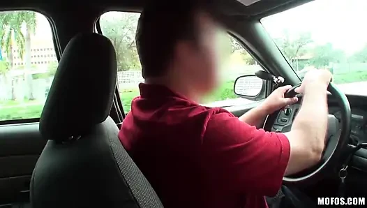 O kızı tanıyorum - taksi parası için yarağa biniyor
