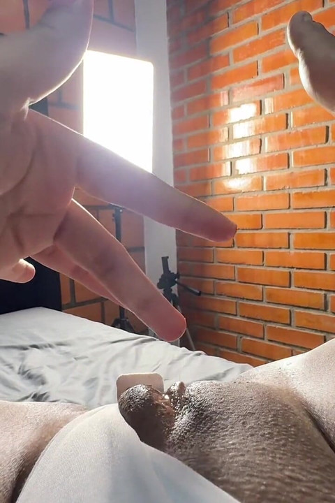 S House and He Left Me Alone; I Wanted to Masturbate and Leave the Bed Absolutely Soaked with My Fluids, Hehehe