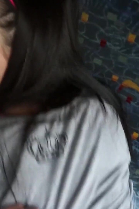 Public Pickups - Petite Euro Babe Mea Melone leva pau estranho no trem