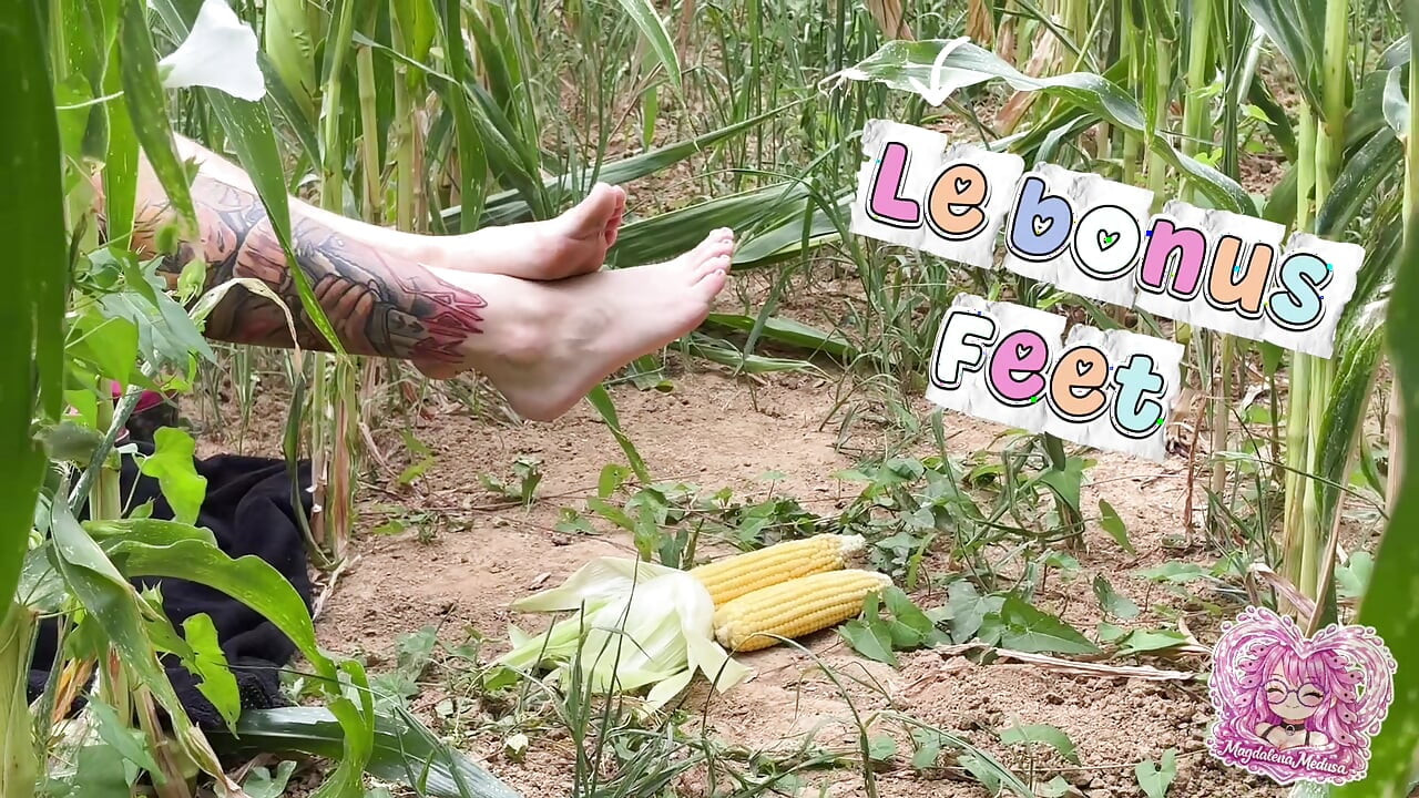MAGDA AND THE UNUSUAL OBJECTS – Episode 3 – ANAL – EXTERIOR – FOOD INSERTION – DOUBLE – VAGINAL