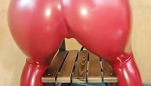 Kırmızı taytlı zengin göt